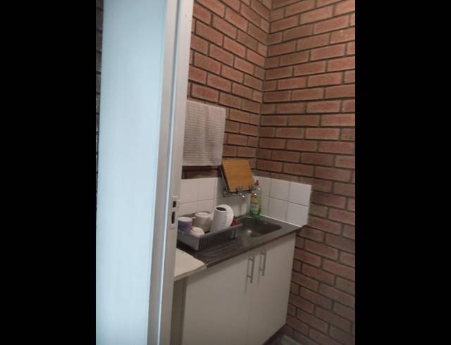320M² OFFICE TO LET IN JET PARK